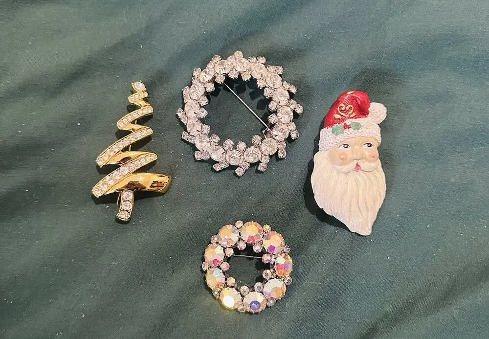 Vintage Pins/Brooches Set of 4